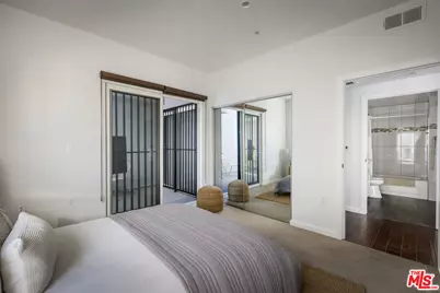 155 S Oxford Ave #201, Los Angeles, CA 90004 - Photo 23