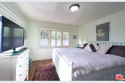 2634 N Beachwood Dr, Los Angeles, CA 90068 - Photo 11