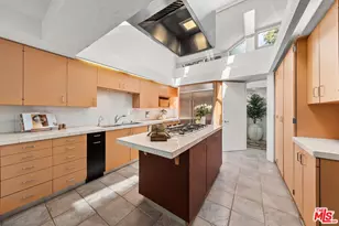 12316 16th Helena Dr, Los Angeles, CA 90049 - Photo 15