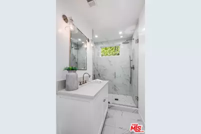 935 S Burnside Ave, Los Angeles, CA 90036 - Photo 17