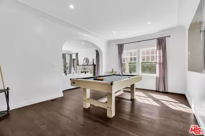 911 S Victoria Ave, Los Angeles, CA 90019 - Photo 25