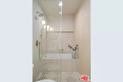 3751 Edgehill Dr, Los Angeles, CA 90018 - Photo 37