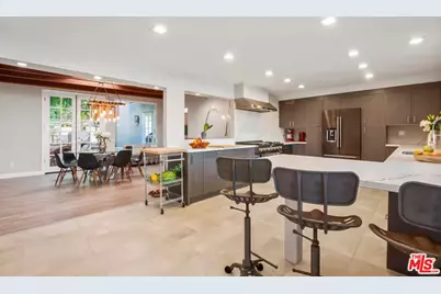 2398 Almeria Ct, La Jolla, CA 92037 - Photo 11