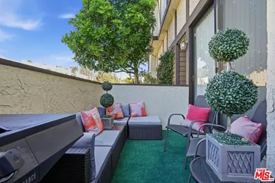 19355 Sherman Way #42, Reseda, CA 91335 - Photo 5