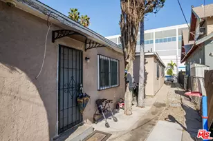 712 W 40th Pl, Los Angeles, CA 90037 - Photo 7