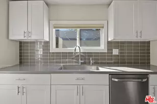 1656 S Rimpau Blvd, Los Angeles, CA 90019 - Photo 9