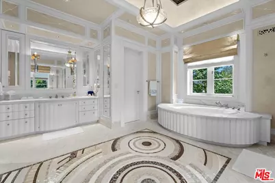 804 N Elm Dr, Beverly Hills, CA 90210 - Photo 17