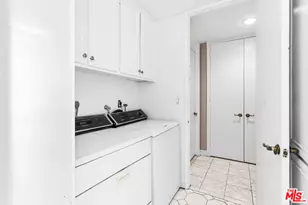 320 N Maple Dr, Beverly Hills, CA 90210 - Photo 17