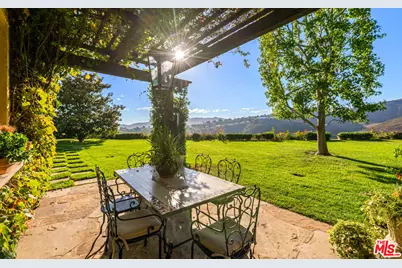 12721 Chalon Rd, Los Angeles, CA 90049 - Photo 17