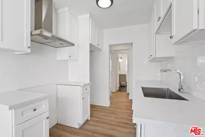 151 S Mountainview Ave, Los Angeles, CA 90057 - Photo 13