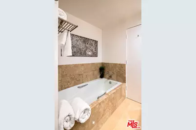 750 S Bundy Dr #302, Los Angeles, CA 90049 - Photo 25