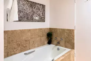 750 S Bundy Dr, Los Angeles, CA 90049 - Photo 25