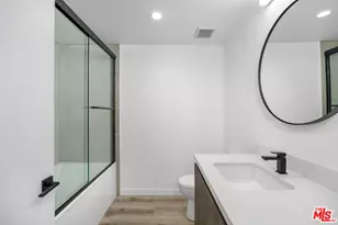 4724 N Village Ct Ln, Valley Village, CA 91607 - Photo 13
