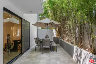 4724 N Village Ct Ln, Valley Village, CA 91607 - Photo 17