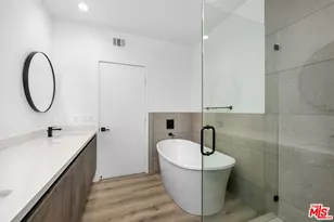 4724 N Village Ct Ln, Valley Village, CA 91607 - Photo 11