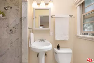 1174 Carmona Ave, Los Angeles, CA 90019 - Photo 25