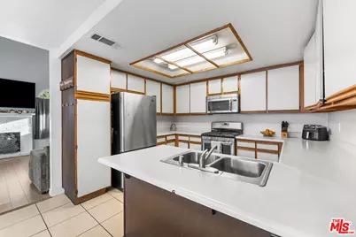 14200 Foothill Blvd #30, Sylmar, CA 91342 - Photo 17