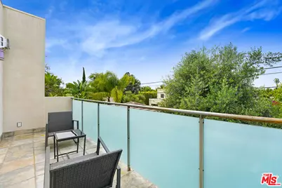 841 N Crescent Heights Blvd, Los Angeles, CA 90046 - Photo 37