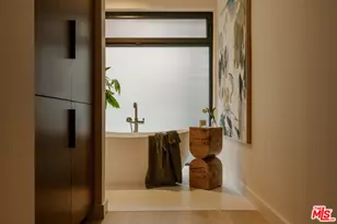 702 N Doheny Dr, West Hollywood, CA 90069 - Photo 11