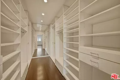 1121 N Olive Dr #302, West Hollywood, CA 90069 - Photo 21