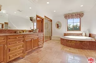 725 N Foothill Rd, Beverly Hills, CA 90210 - Photo 39