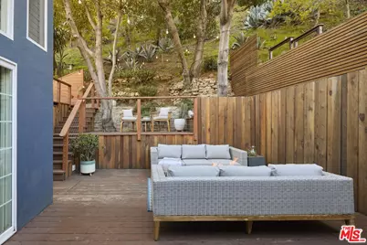 8460 Kirkwood Dr, Los Angeles, CA 90046 - Photo 17