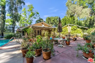 13084 Blairwood Dr, Studio City, CA 91604 - Photo 33