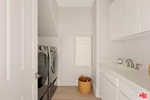 6592 Kentwood Bluffs Dr, Los Angeles, CA 90045 - Photo 25