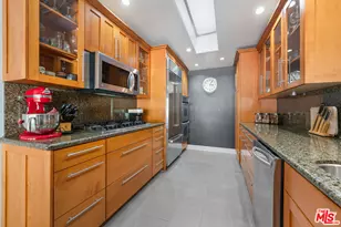 4858 Topeka Dr, Tarzana, CA 91356 - Photo 7