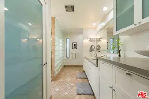 4858 Topeka Dr, Tarzana, CA 91356 - Photo 19
