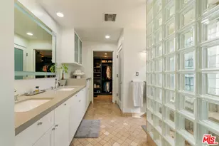 4858 Topeka Dr, Tarzana, CA 91356 - Photo 17