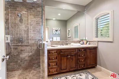 10212 Briarwood Dr, Los Angeles, CA 90077 - Photo 25