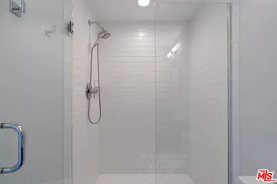 611 N Bronson Ave #6, Los Angeles, CA 90004 - Photo 11