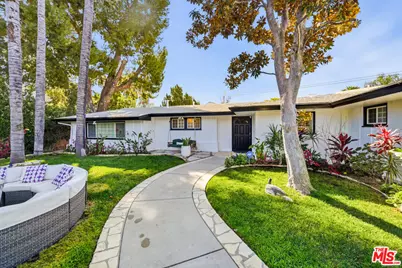 22428 Victory Blvd, Woodland Hills, CA 91367 - Photo 3