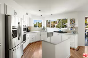 7265 Caverna Dr, Los Angeles, CA 90068 - Photo 9