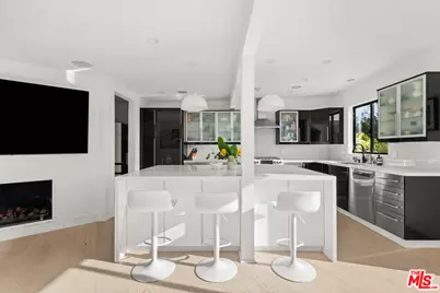 2767 La Cuesta Dr, Los Angeles, CA 90046 - Photo 3