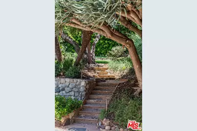 1136 N Doheny Dr, Los Angeles, CA 90069 - Photo 29