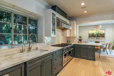 1136 N Doheny Dr, Los Angeles, CA 90069 - Photo 9