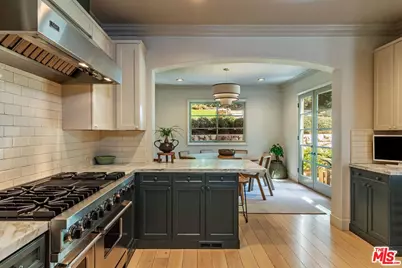 1136 N Doheny Dr, Los Angeles, CA 90069 - Photo 11