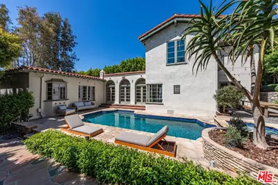 1136 N Doheny Dr, Los Angeles, CA 90069 - Photo 1