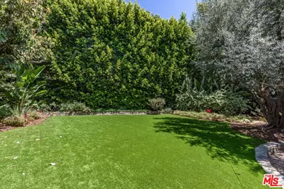 1136 N Doheny Dr, Los Angeles, CA 90069 - Photo 31