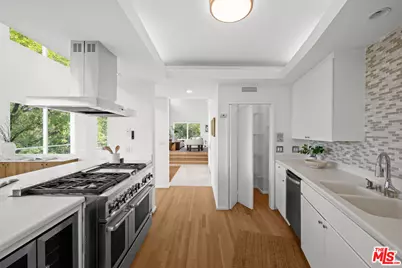 6969 Woodrow Wilson Dr, Los Angeles, CA 90068 - Photo 17
