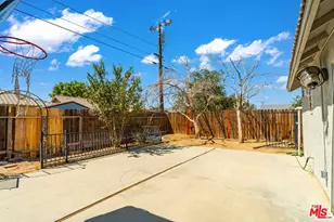 8924 Peach Ave, California City, CA 93505 - Photo 23