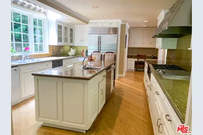 1717 Chevy Chase Dr, Beverly Hills, CA 90210 - Photo 21