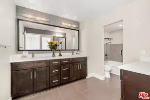 150 N Almont Dr, Beverly Hills, CA 90211 - Photo 13