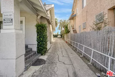 532 N Berendo St, Los Angeles, CA 90004 - Photo 19