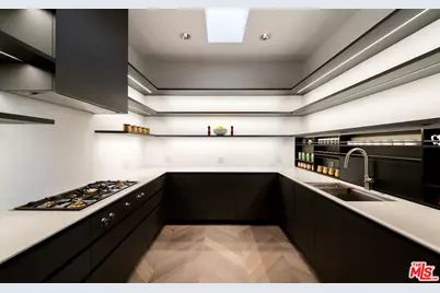 9405 Sierra Mar Pl, Los Angeles, CA 90069 - Photo 19