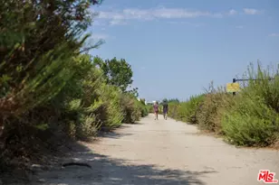 7823 Kenyon Ave, Los Angeles, CA 90045 - Photo 35