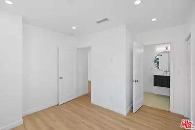 7823 Kenyon Ave, Los Angeles, CA 90045 - Photo 21