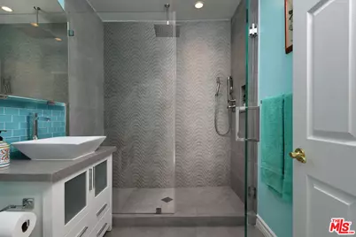 6015 Topeka Dr, Tarzana, CA 91356 - Photo 21